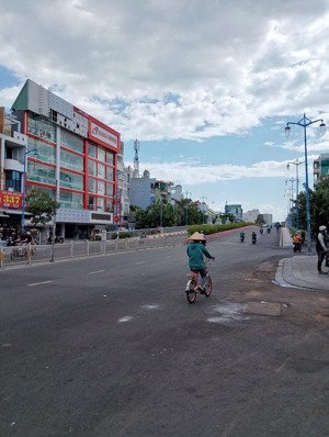 bán nhà đường hậu giang trung tâm hành chính q.6 - ngang 7.7 m khủng - dt 96m2 - chỉ 9 tỷ