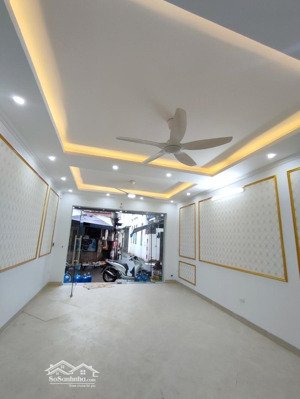 vị trí cực đẹp nhà bùi xương trạch có thang máy-kinh doanh sầm uất-ngõ thông 37m2 7 tầng chỉ 12,5tỷ
