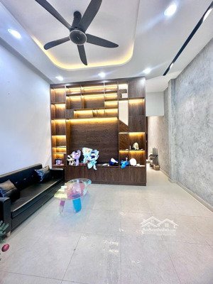 [cho thuê] nhà nguyên căn (mặt tiền 4,5m) gần đường lớn