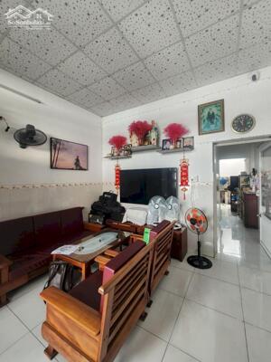  Bán nhà 60m2 - ngang 4m- cạnh Emart - tròn 4 tỷ 