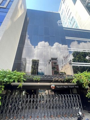 tòa nhà mới ngay mặt tiền hồng bàng gần đường 3/2 quận 11. dt 9x32m trệt 4 lầu