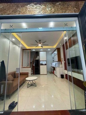 nhà đẹp 5 tầng phố trần duy hưng - nội thất xịn - có sân - thoáng sáng.