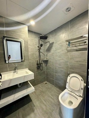 bán nhà chu huy mân long biên dt 80m*6t *mt 5m ô tô thang máy dòng tiền ngõ thông giá 20tỷ nhà mới