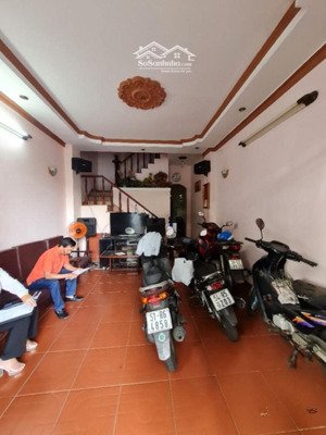 bán nhà mặt tiền đường hoa phượng phường 2 quận phú nhuận, khu vip phan xích long.