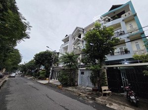 13 tỷ 200 thương lượng , bán nhà mặt tiền 4 tầng, diện tích : ngan 5 mét - dài 20 mét.