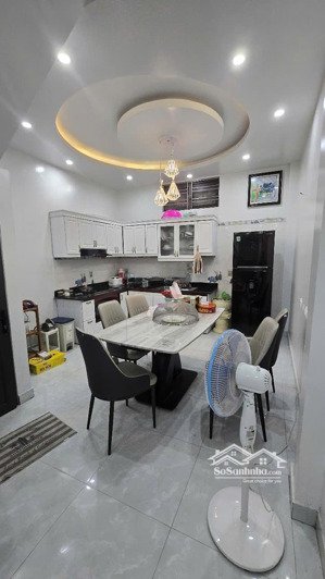 n4397 cho thuê nhà 3 tầng ở văn cao ô tô đỗ cửa