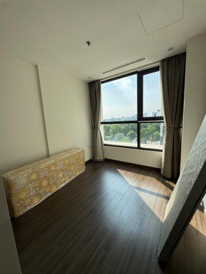 cần cho thuê gấp ở luôn căn 2n2w s2 symphony 12triệu không đồ tầng 5a. lh xem nhà 