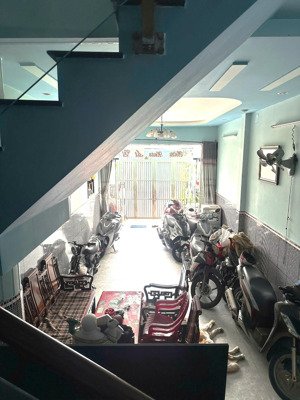 bán nhà mặt tiền đường cách mạng quận tân phú.dt:4x17m.giá 10 tỷ