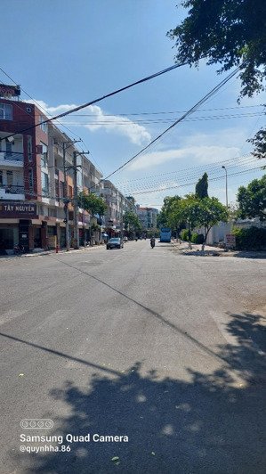 cho thuê nhà mới, 3 tầng mặt tiền đường điện biên phủ, bắc nha trang. dt 76 m2 ngang 5m, hướng nam