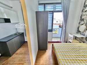 phòng ban công, phòng ngủ tách bếp gần đại học gtvt, ngoại thương bình thạnh