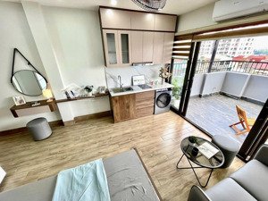 cho thuê căn hộ 45m2 có ban công lớn, máy giặt riêng tại ung văn khiêm gần ngã tư hàng xanh, quận 2