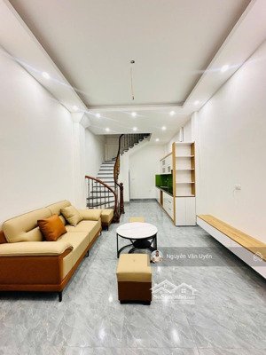 bán nhà cạnh trường đh ngoai ngữ, 34 m2 x 5 tầng x 7,2 tỷ, cầu giấy, dân xây chắc chắn, ngõ thông..