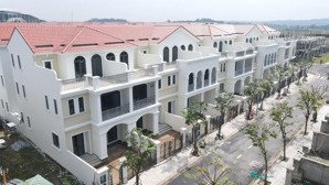 bán căn nhà phố cắt lỗ 1,2 tỷ.8x19.5 thanh toán 4,9ty, chờ nhận nhà giá đầu tư, đăng là có giá tốt