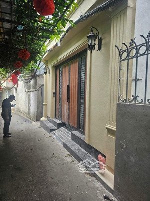 bán tòa căn hộ dịch vụ âu cơ tây hồ - 22 phòng mới thang máy ô tô đỗ cổng giá bán: 21.5 tỷ