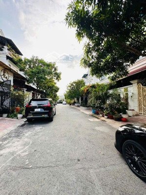 bán biệt thự 3 tầng đường hà huy giáp, phường thạnh xuân,q12, dt 81m(6,2x13). hẻm 12m. giá 7,4tỷ