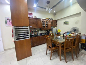 bán nhà phân lô ngõ phố lạc long quân. dt 40 m2, xây 5 tầng , ( giá 12,6 tỷ )