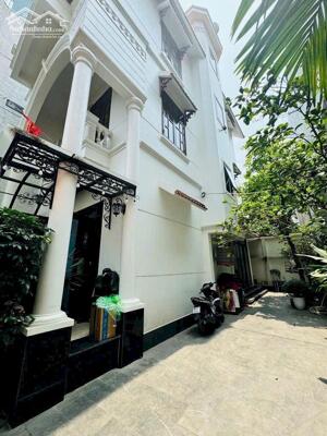 BIỆT THỰ SÂN VƯỜN NGUYỄN THỊ THẬP 133m2(7x19),4 TẦNG,CHỈ 18 TỶ.