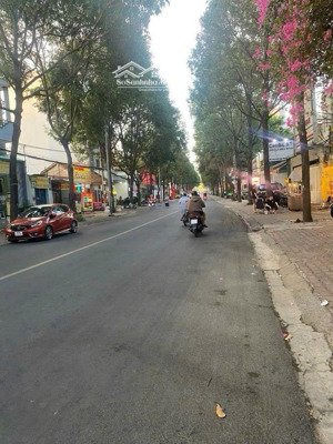 chính chủ cần tiền bán gấp nhà mặt tiền thích quảng đức, hcm