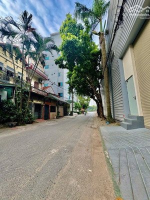 bán nhà ngõ 42 phố sài đồng, ô tô 16 chỗ thông, 150m2, 3 tầng, mt: 7.5m, giá 17.5 tỷ