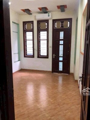 cho thuê nhà riêng làm văn phòng , hộ gia đình ở tại ngõ 26 hoàng quốc việt.