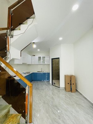 3 tầng - hoàng diệu - hẻm 3 m sát mặt tiền cực đẹp