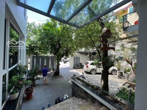 bán biệt thự khu vip tây hồ vườn đào 290m² 4 tầng có hầm gần đại sứ quán view công viên