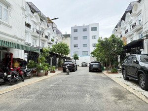 nhà 1 trệt 3 lầu, dt 4x17m, hxh, kdc cao cấp