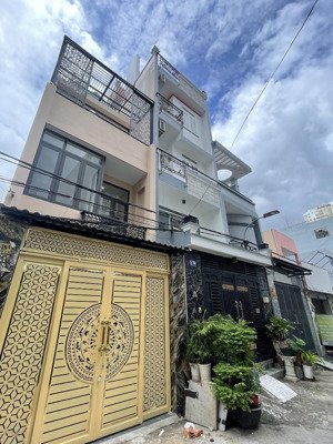 gần nhà thờ nam hải, 3tầng, 4m*16m, hxh, p4 quận 8