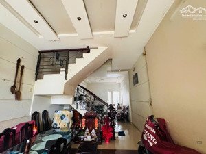 đối diện parcmall, p4 quận 8, 4m*19,75m, lộ giới 12m, 4 tầng