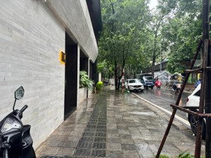 bán nhà phố vip tăng bạt hổ, hai bà trưng, khu vực toàn quan chức ít nhà bán, 120m2, 4 tầng, 23 tỷ