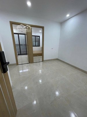 cho thuê căn 2 ngủ 1 khách ở đặng tiến đông,đống đa. có ban công