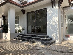 cần cho thuê nhà võ chí công tây hồ 135m2 5t 1 hầm, mt 8,5m có tm, thiết kế kiểu biệt thự, giá 67tr