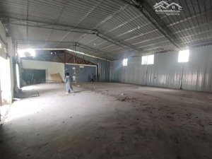 cho thuê kho đường phúc diễn, nam từ liêm, hn. dt 320m2, cao 6m, mt 20m. có điện 3fa. giá 23tr/th