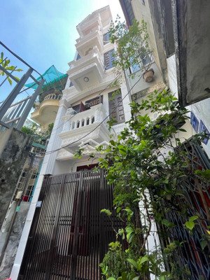 8,8 tỷ cho 1 căn nhà phố 5 tầng, 45m2, 6 phòng ngủ, đầy đủ công năng quá dễ với em hoàng