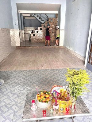 mặt tiền gần chợ tân hương và nhà thờ 4*16m 3 tầng 3pn-3wc