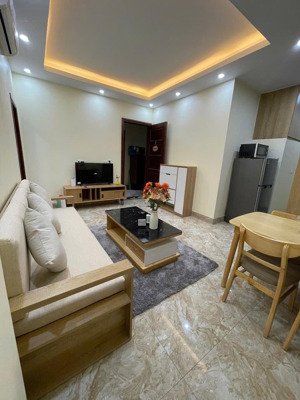 cho thuê phòng 1 ngủ 1 khách ở lạc long quân,tây hồ. có ban công, máy giặt riêng