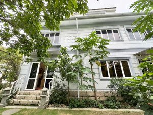 bán gấp biệt thự vườn, wew sông sài gòn , 240m2 , 3 lầu chỉ 37 tỷ