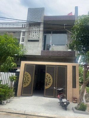 nhà 3 tầng kẹp cống liêm lạc 10, nhà mới xây công năng 3 ngủ, dt 100m2, hướng bắc