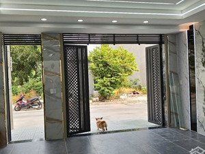 chủ gửi nhà mặt tiền đường 8m nhựa, cách cầu phú long 1km, nhà mới như hình