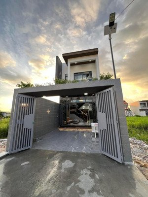 bán nhà mặt phố tại kdc nam tân uyên, giá siêu hời thanh toán 500tr , 80m2