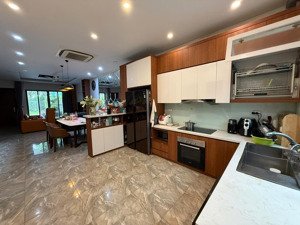 chính chủ bán căn liền kề gamuda đường 3.6 view thoáng, nội thất đầy đủ giá tốt nhất gamuda gardens