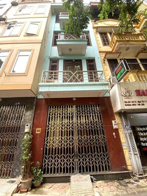 chính chủ cho thuê nhà nguyên căn ngõ 78/7 duy tân 4 tầng. giá thuê 18tr/tháng