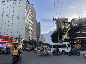 chính chủ bán góc 2 mt nguyễn văn thoại. vị trí thuận lợi kd đa ngành ngang 11m. phố tây sầm uất