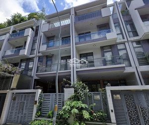 cho thuê nhà nguyên căn mới 100% có thang máy 5x20, hầm + 4 lầu nhà mới giá 36tr/th vạn phúc city