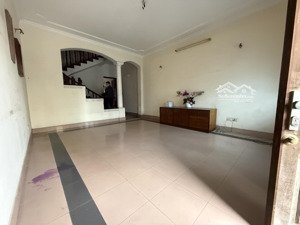 cho thuê nhà biệt thự trần kim xuyến - yên hoà - cầu giấy 300m2x4 tầng, 35tr/th