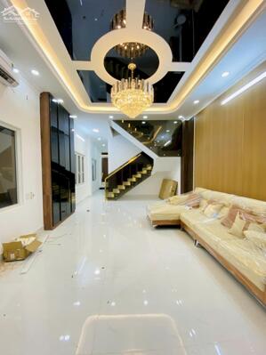BÁN NHÀ Ô TÔ TẬN CỬA,SÂN VƯỜN RỘNG,HUỲNH TẤN PHÁT,NHÀ BÈ,2 TẦNG-122M2-5PN-GIÁ 6.65 TỶ