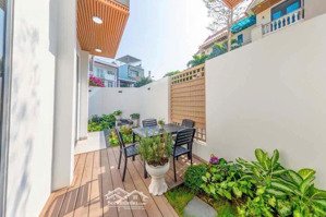 siêu phẩm villa 2 mặt tiền hải châu, gần sông hàn, thu nhập 50 tr/tháng
