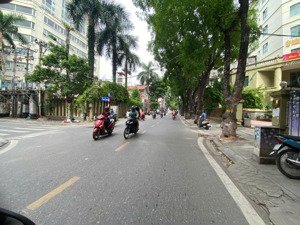 bán nhà đẹp phố đội cấn nhà mới dân xây gần phố giá tốt