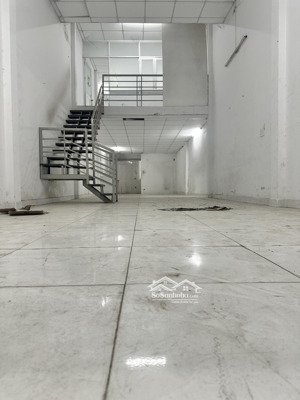 bán căn nhà ngay hiệp thành 35 shr 80m2