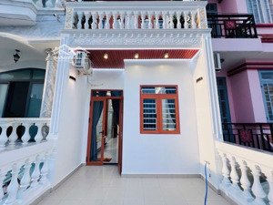 bán căn nhà ngay 1/ hương lộ 80b mặt đường 10m hiệp thành q12